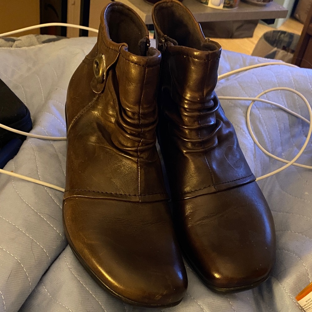 Earth Origins Brown Leather Ankle Boots New no tags